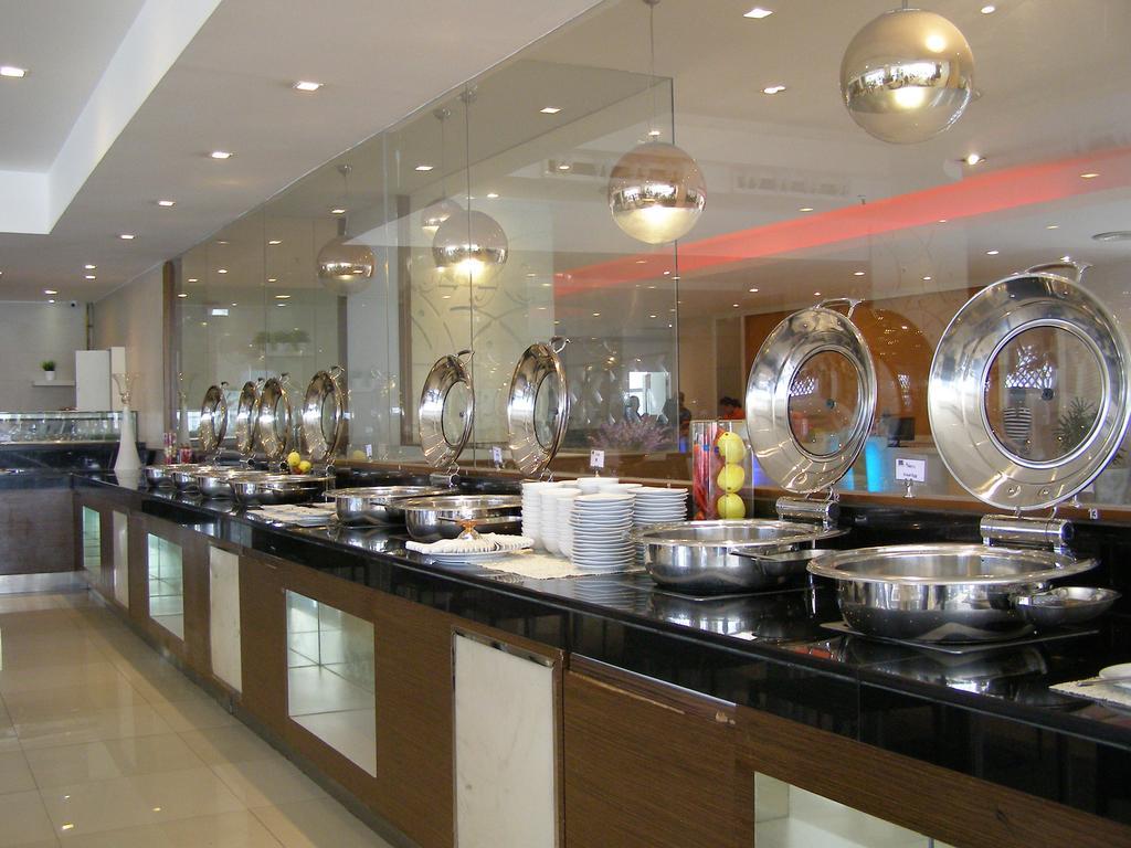 Iyarin @ Tuk Chang Hotel Bangkok Eksteriør bilde